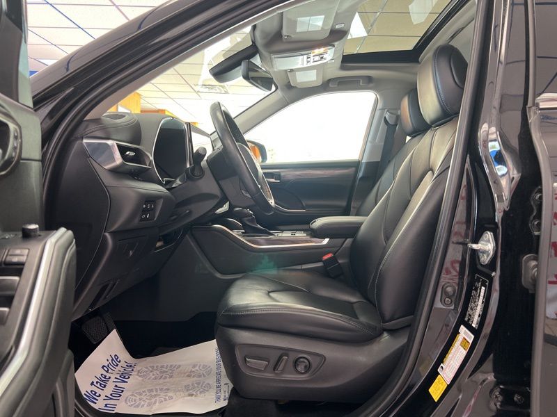 Used 2023 Toyota Highlander Hybrid SUV