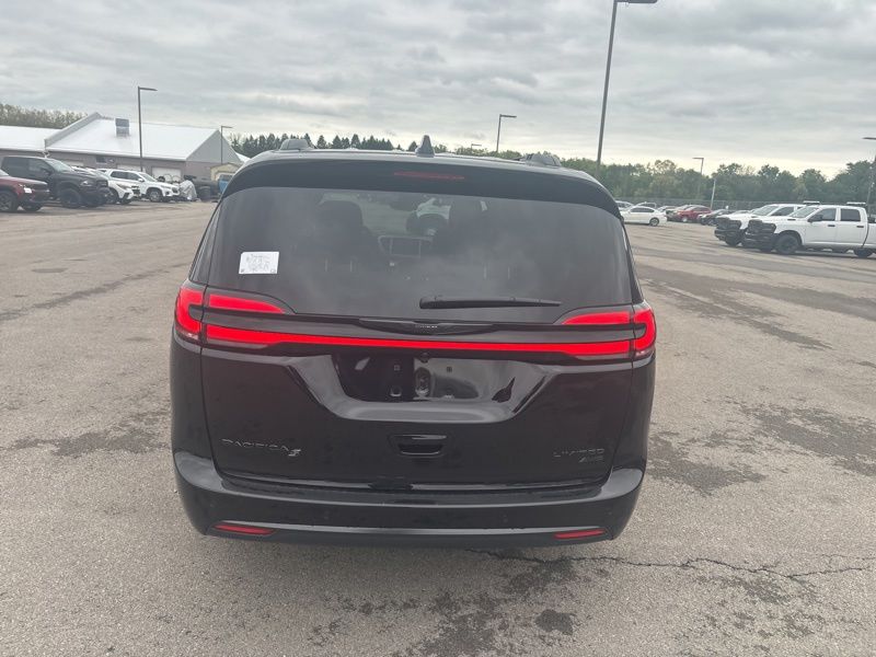 New 2026 Chrysler Pacifica Van