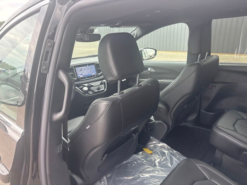 New 2027 Chrysler Pacifica Van