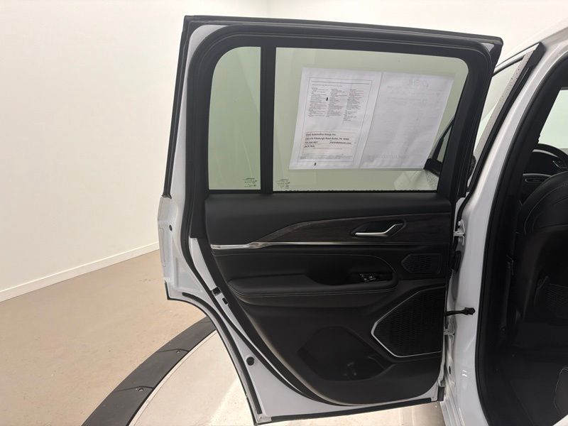 Used 2023 Jeep Grand Cherokee SUV