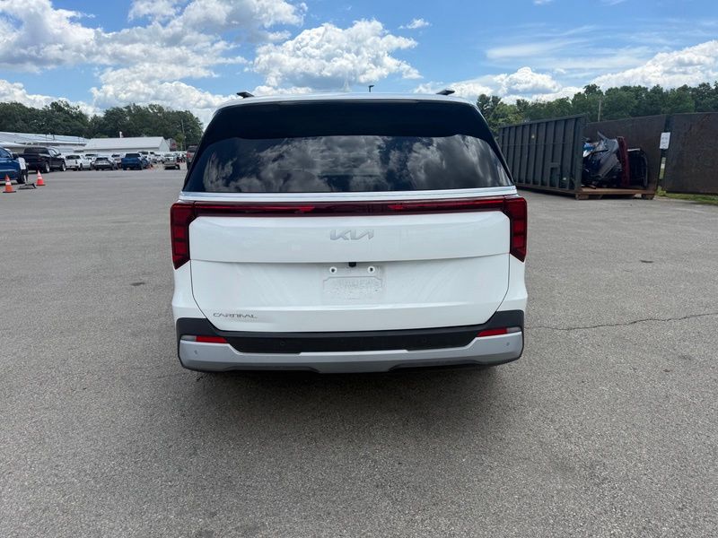 Used 2025 Kia Carnival Van