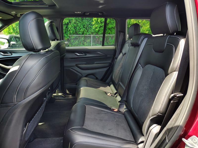 Used 2025 Jeep Grand Cherokee SUV
