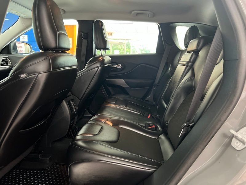 Used 2019 Jeep Cherokee SUV