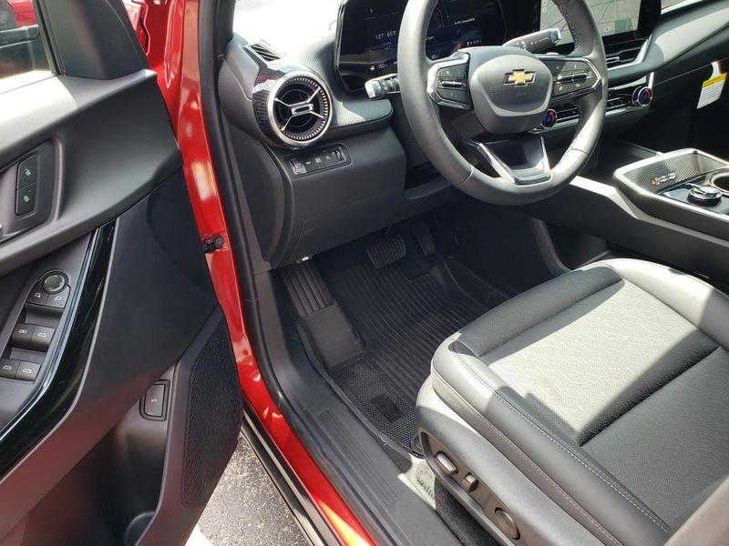 2026 Chevrolet Equinox LT - Photo 6