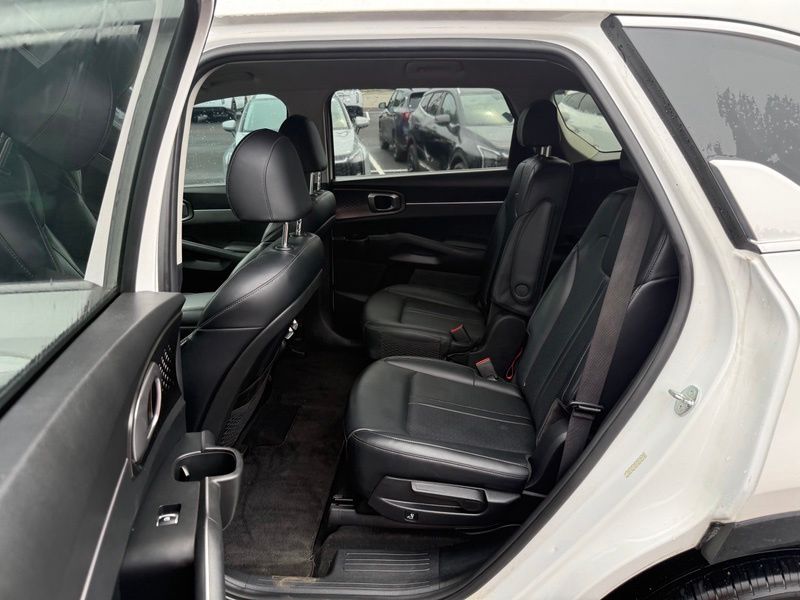 Used 2023 Kia Sorento Hybrid SUV