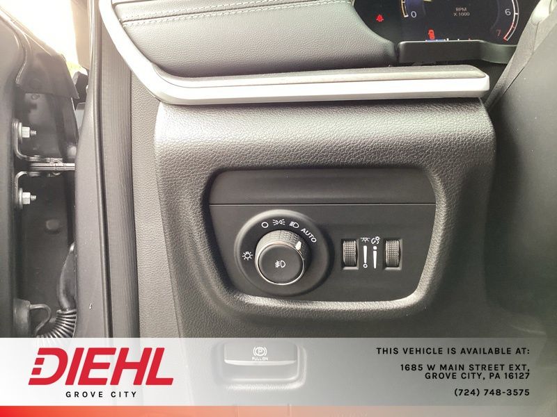 Used 2025 Jeep Grand Cherokee SUV