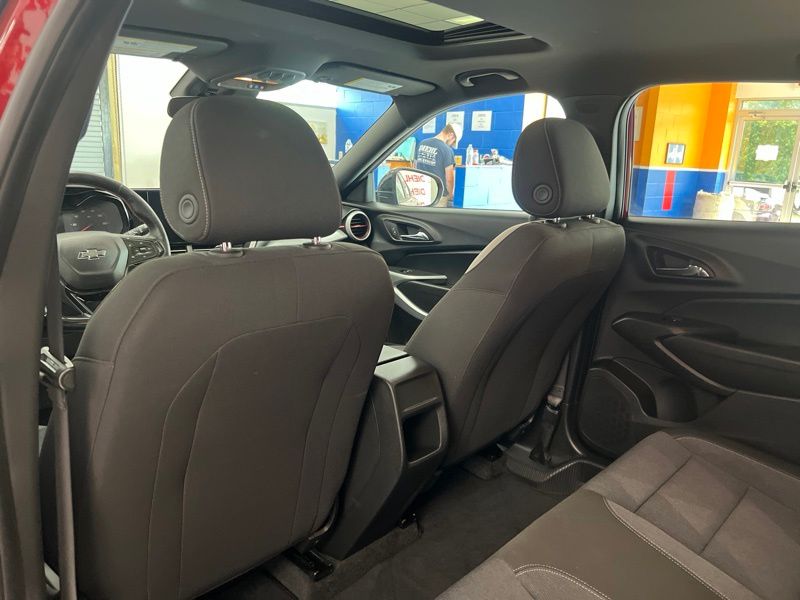 Used 2025 Chevrolet Trax SUV