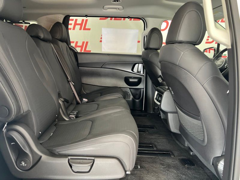 New 2026 Kia Carnival MPV Van