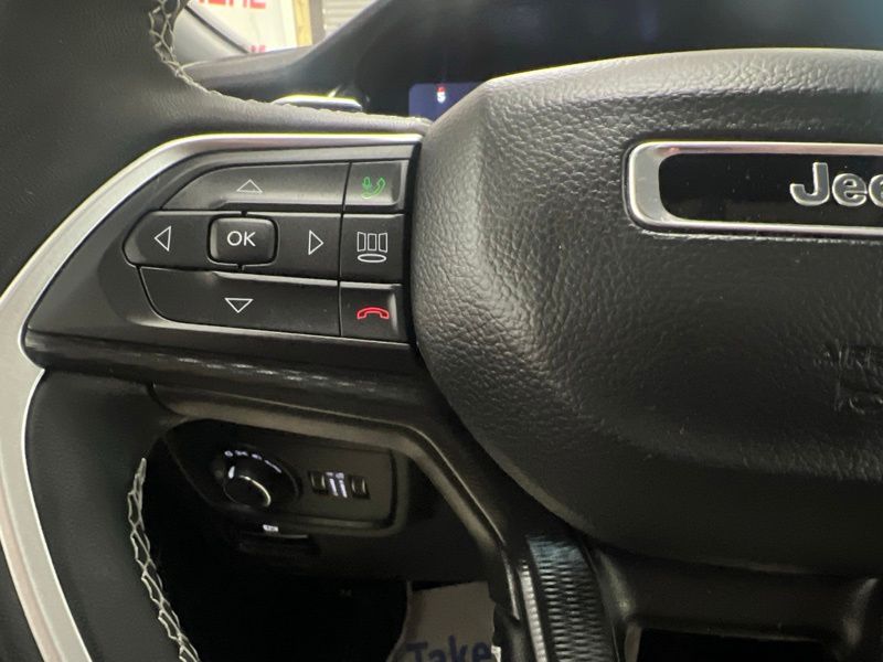 Used 2025 Jeep Grand Cherokee SUV