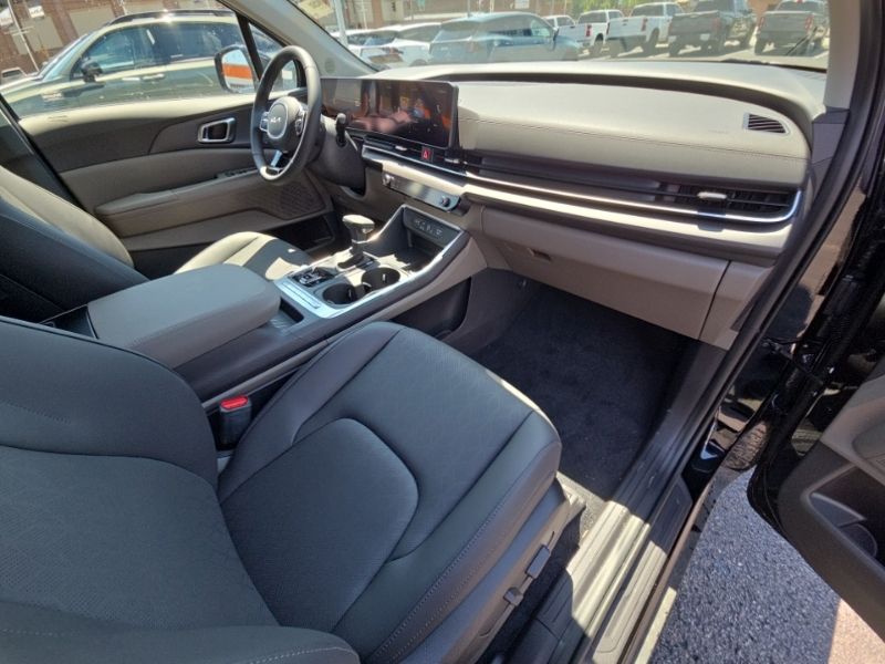 New 2026 Kia Carnival MPV Van