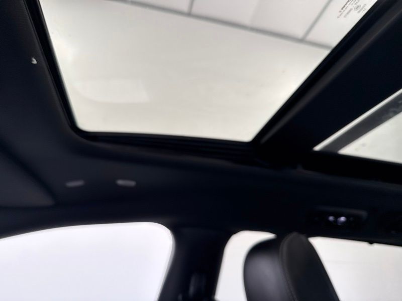 Used 2025 Chrysler Pacifica Van