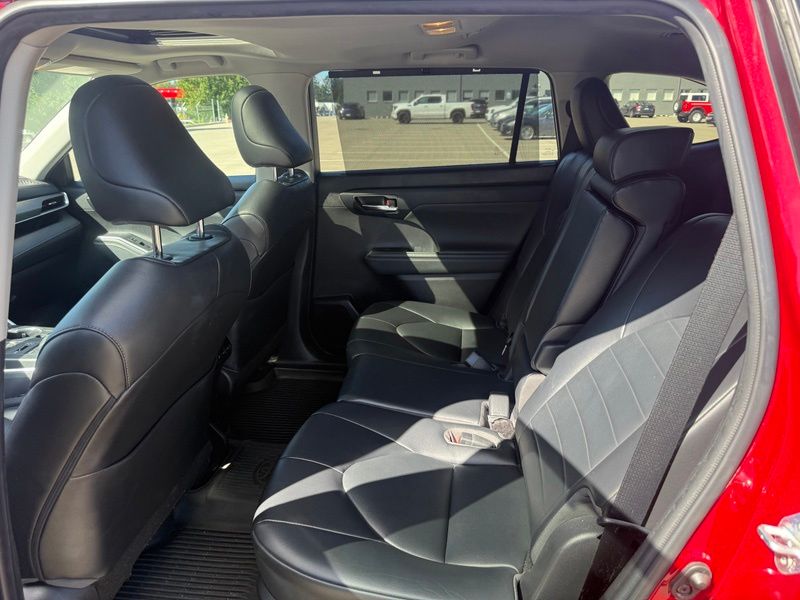 Used 2022 Toyota Highlander SUV