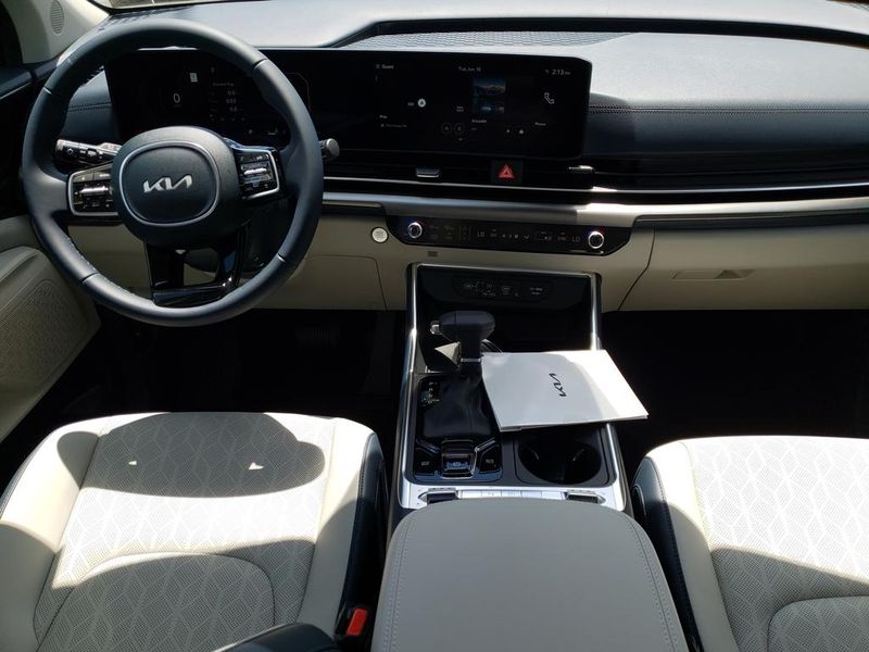 New 2026 Kia Carnival MPV Van
