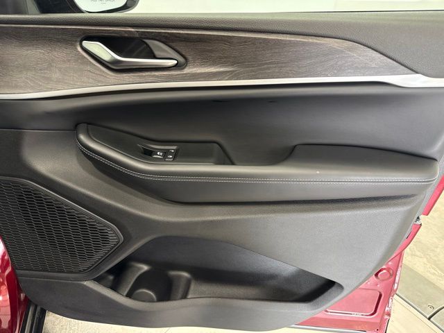 Used 2025 Jeep Grand Cherokee SUV