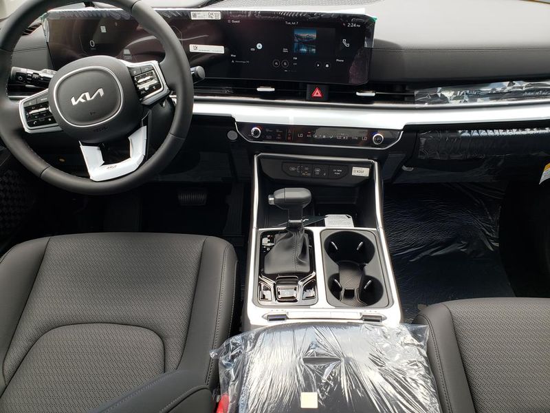 New 2026 Kia Carnival MPV Van