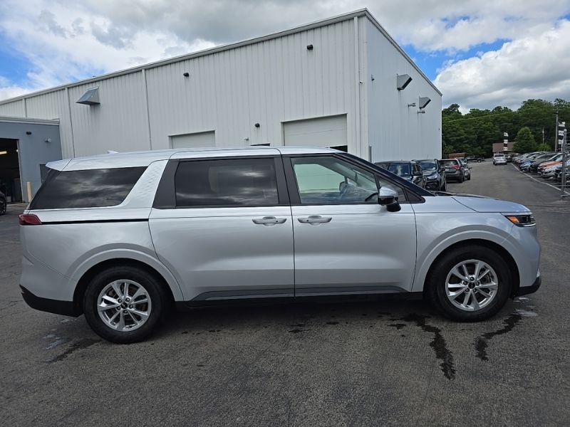 Used 2022 Kia Carnival Van