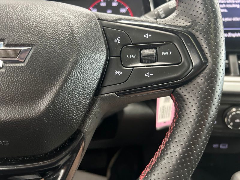 Used 2025 Chevrolet Trax SUV