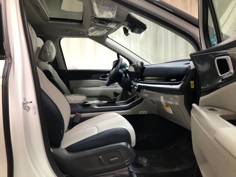 New 2026 Kia Carnival MPV Van