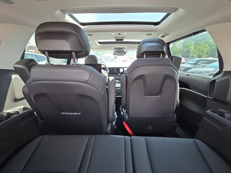 New 2026 Kia Carnival MPV Van