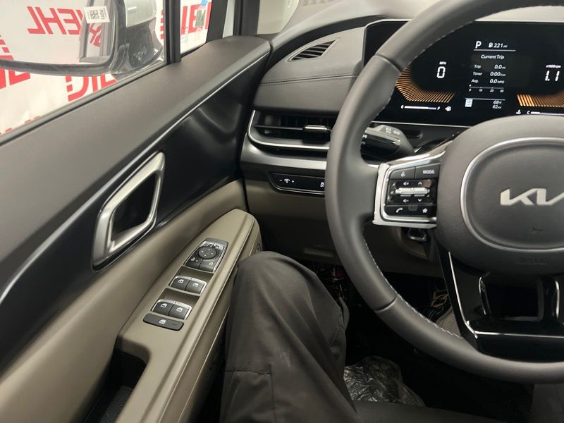 New 2026 Kia Carnival MPV Van