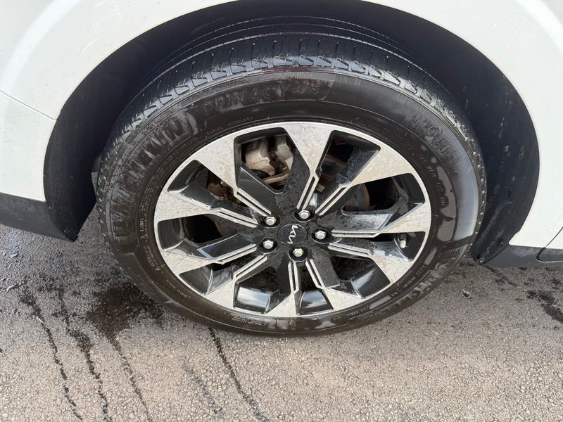Used 2023 Kia Carnival Van