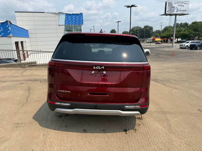Used 2023 Kia Carnival Van