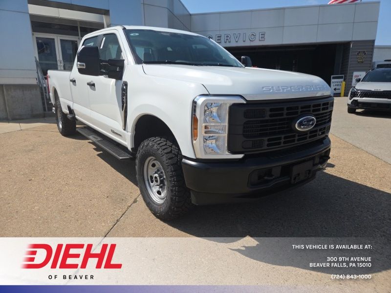 Oxford White 2026 Ford F-250 Super Duty Pickup Truck Four-Wheel Drive Automatic