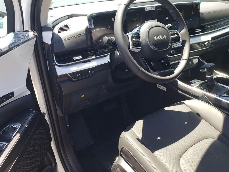 New 2026 Kia Carnival MPV Van