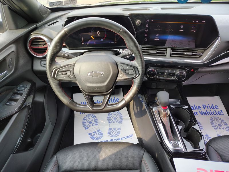 Used 2024 Chevrolet Trax SUV