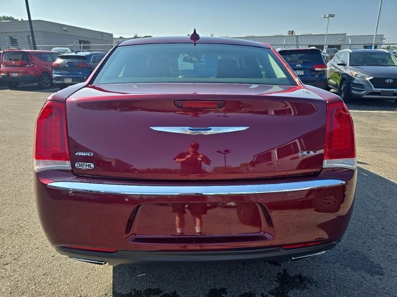 Used 2018 Chrysler 300 Sedan