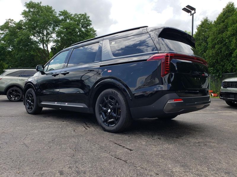 New 2026 Kia Carnival MPV Van