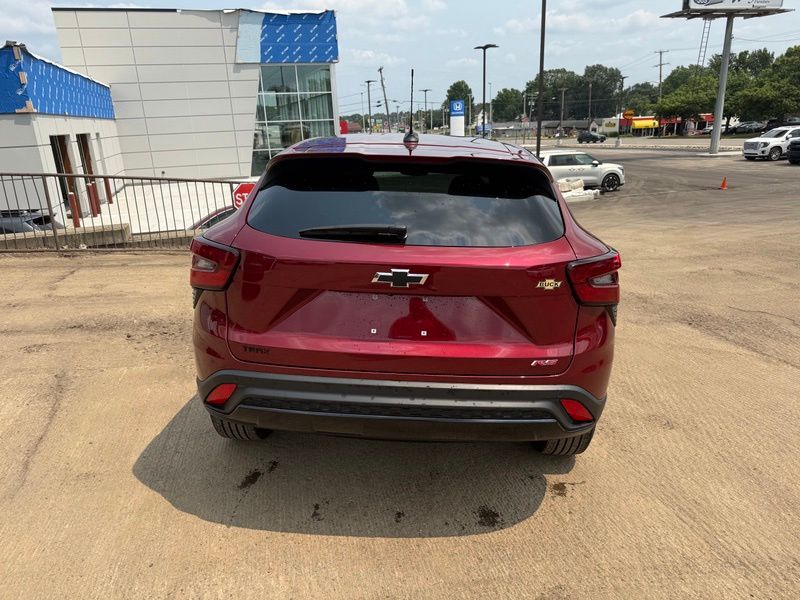 Used 2025 Chevrolet Trax SUV