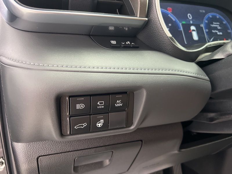 Used 2023 Toyota Highlander Hybrid SUV