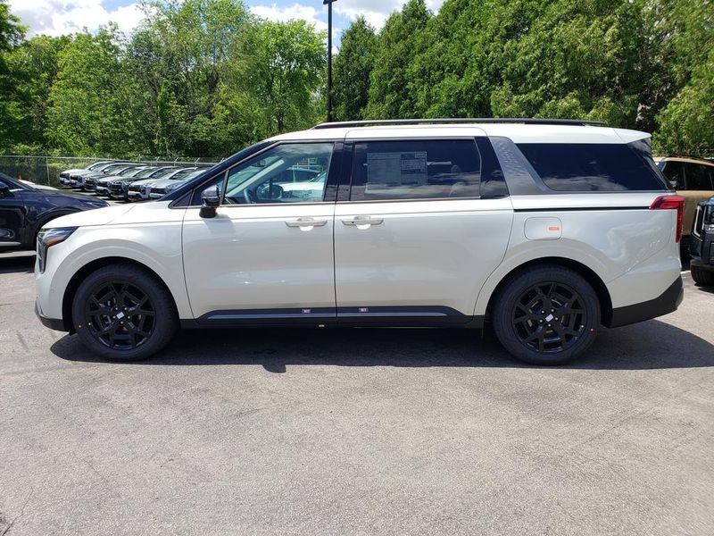 New 2026 Kia Carnival MPV Van