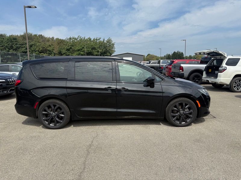 Used 2019 Chrysler Pacifica Van