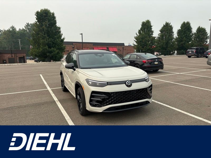 Sandstone with Deep Black Roof 2026 Volkswagen Tiguan SUV / Crossover All-Wheel Drive 8-Speed Automatic