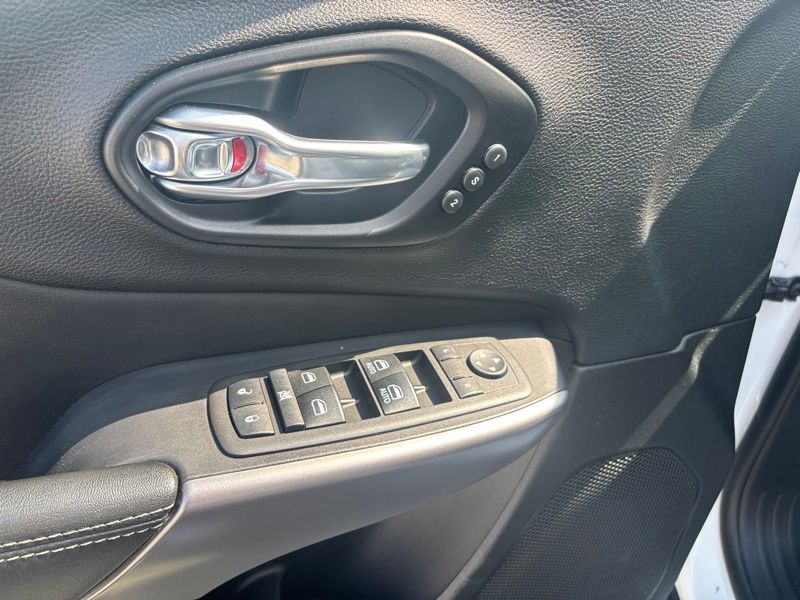 Used 2021 Jeep Cherokee SUV