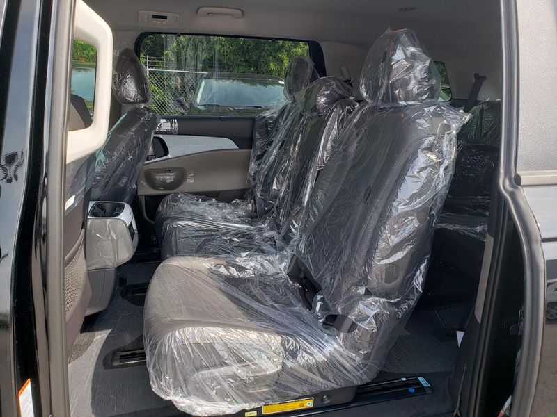 New 2026 Kia Carnival MPV Van