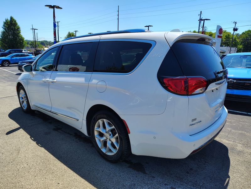 Used 2020 Chrysler Pacifica Van