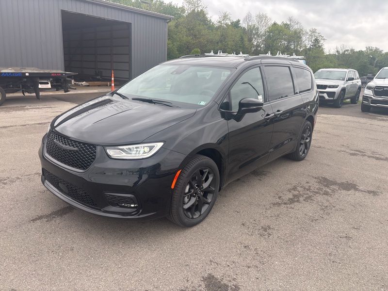New 2026 Chrysler Pacifica Van