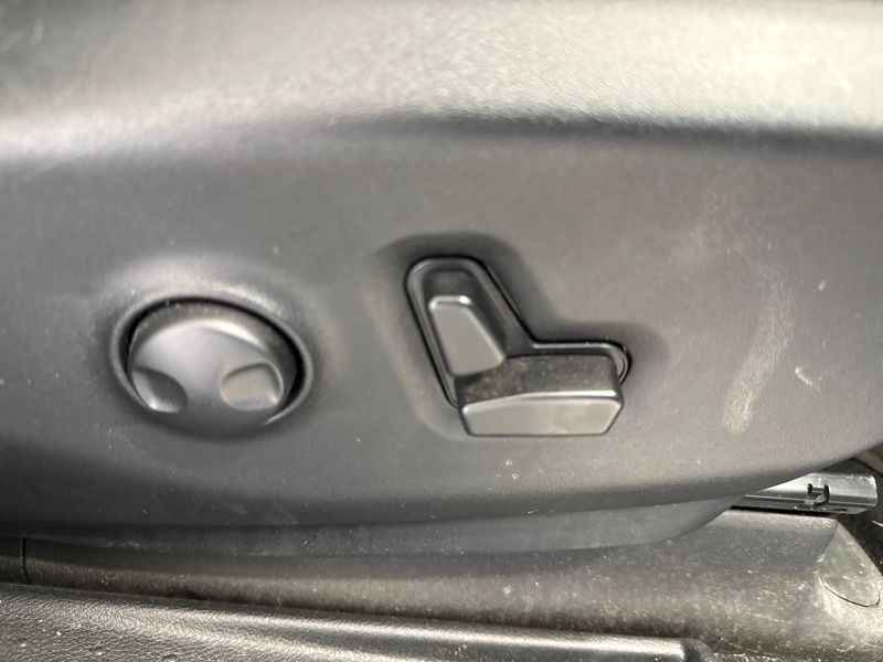 Used 2025 Chrysler Pacifica Van
