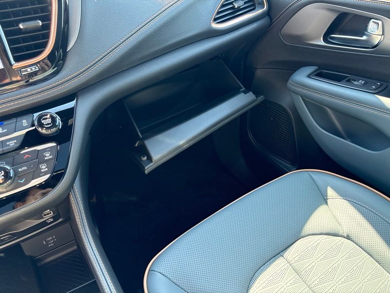 New 2027 Chrysler Pacifica Van