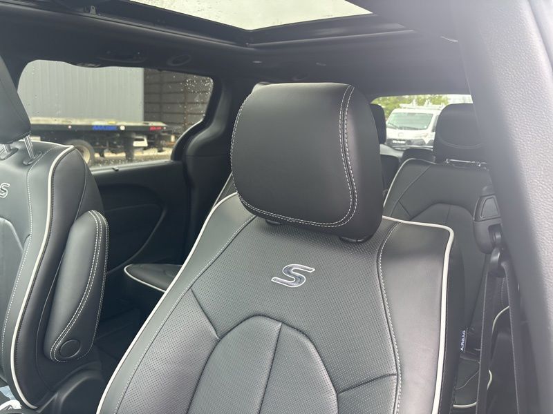 New 2026 Chrysler Pacifica Van