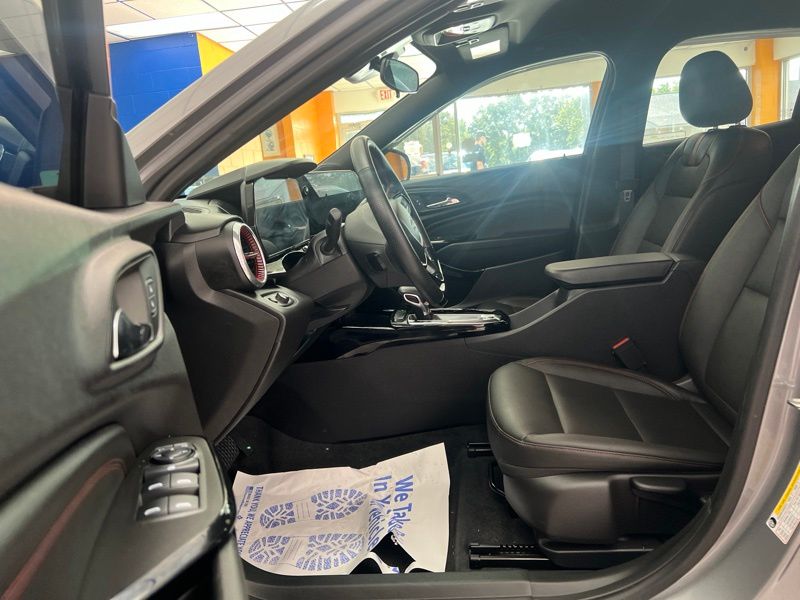 Used 2025 Chevrolet Trax SUV