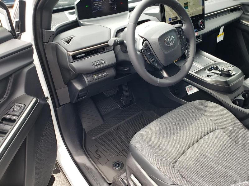 2026 Toyota bZ XLE - Photo 6