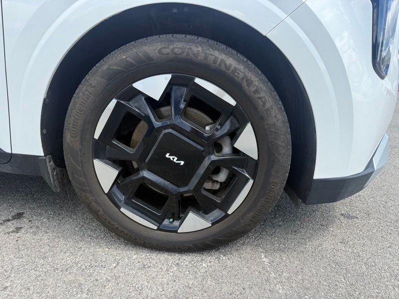 Used 2025 Kia Carnival Van