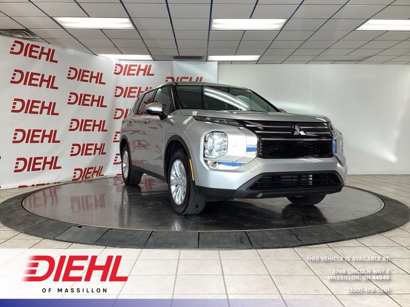 2025 Mitsubishi Outlander ES S-AWC's photo