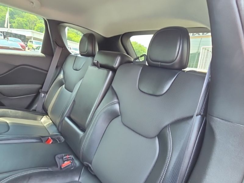 Used 2023 Jeep Cherokee SUV