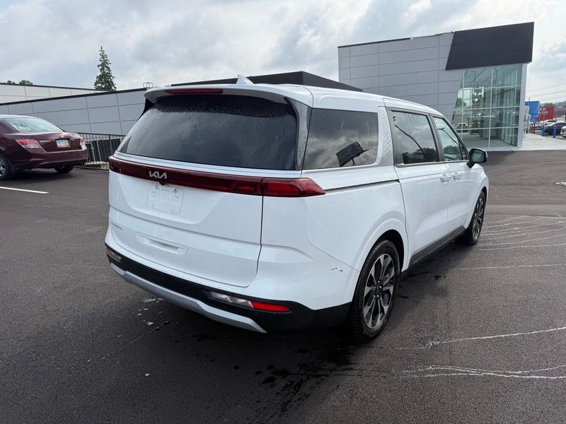 Used 2023 Kia Carnival Van