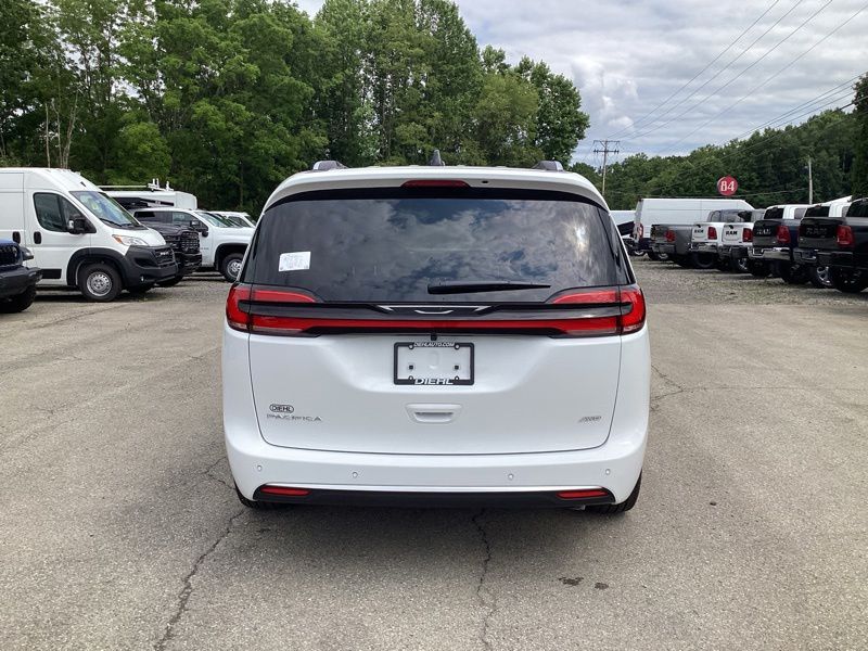 New 2027 Chrysler Pacifica Van
